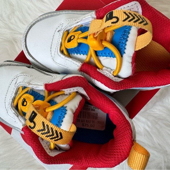 Like New! Nike Toggle Sneakers - Picture 8 of 10